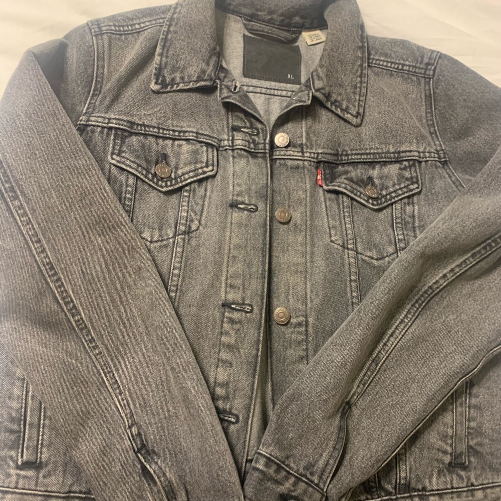 Grey Levi’s denim jacket